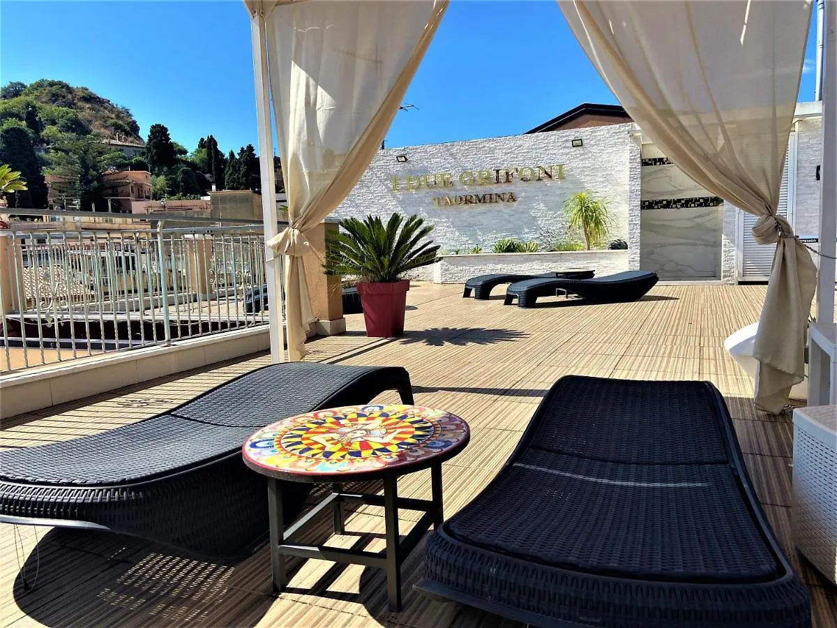 I Due Grifoni Apartments Таормина Италия