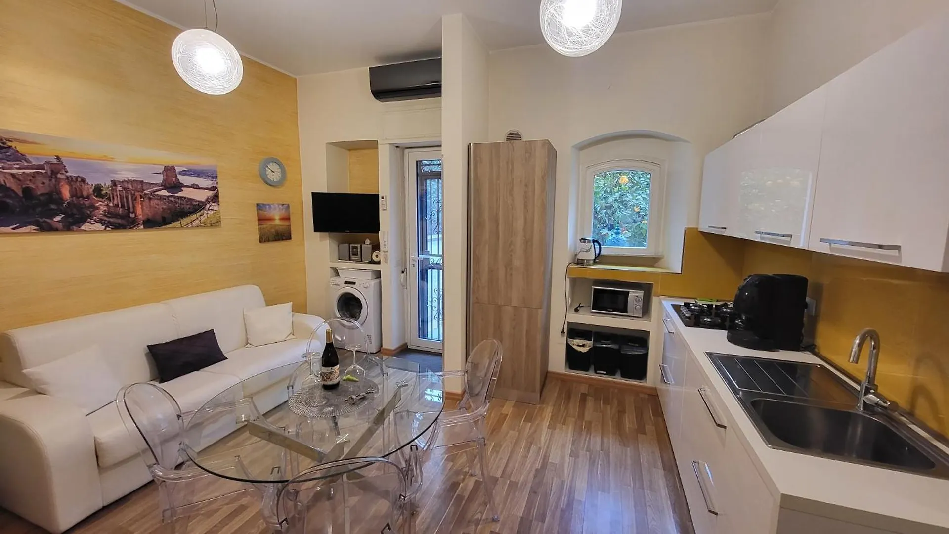I Due Grifoni Apartments Таормина