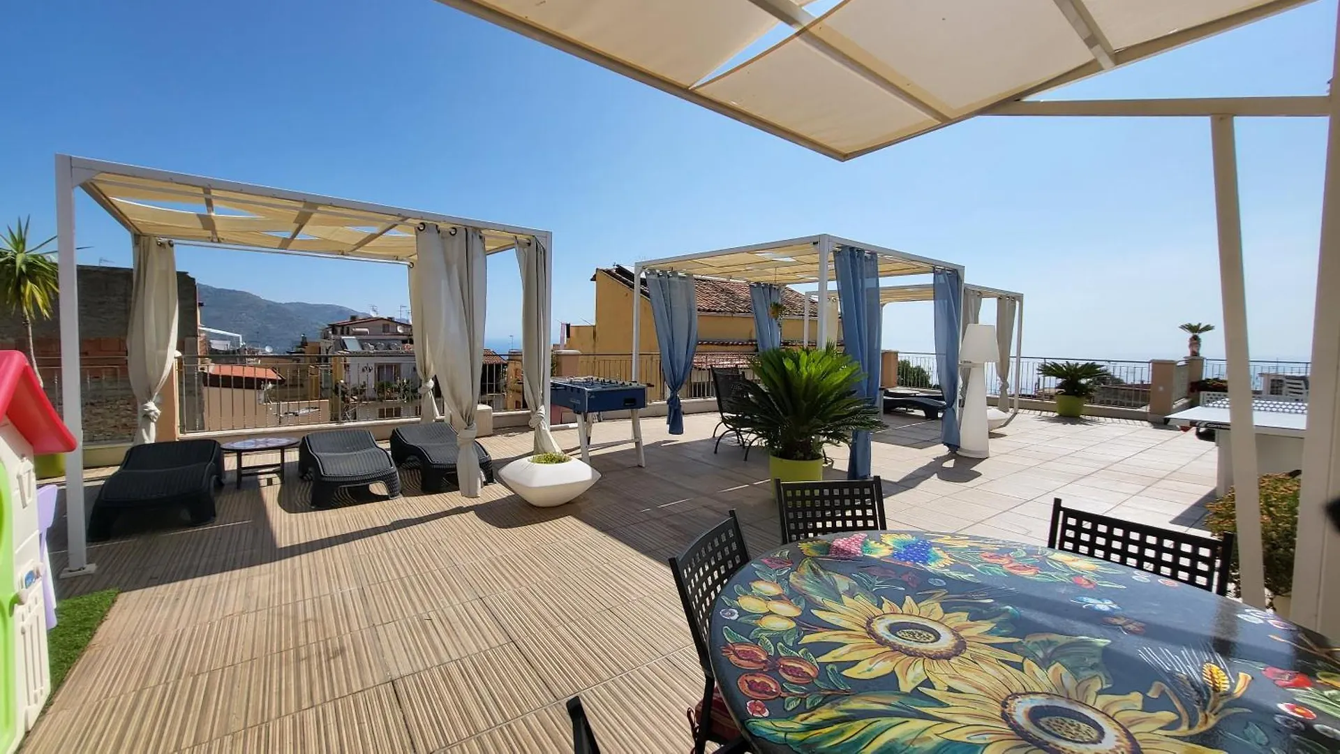 I Due Grifoni Apartments Таормина Италия