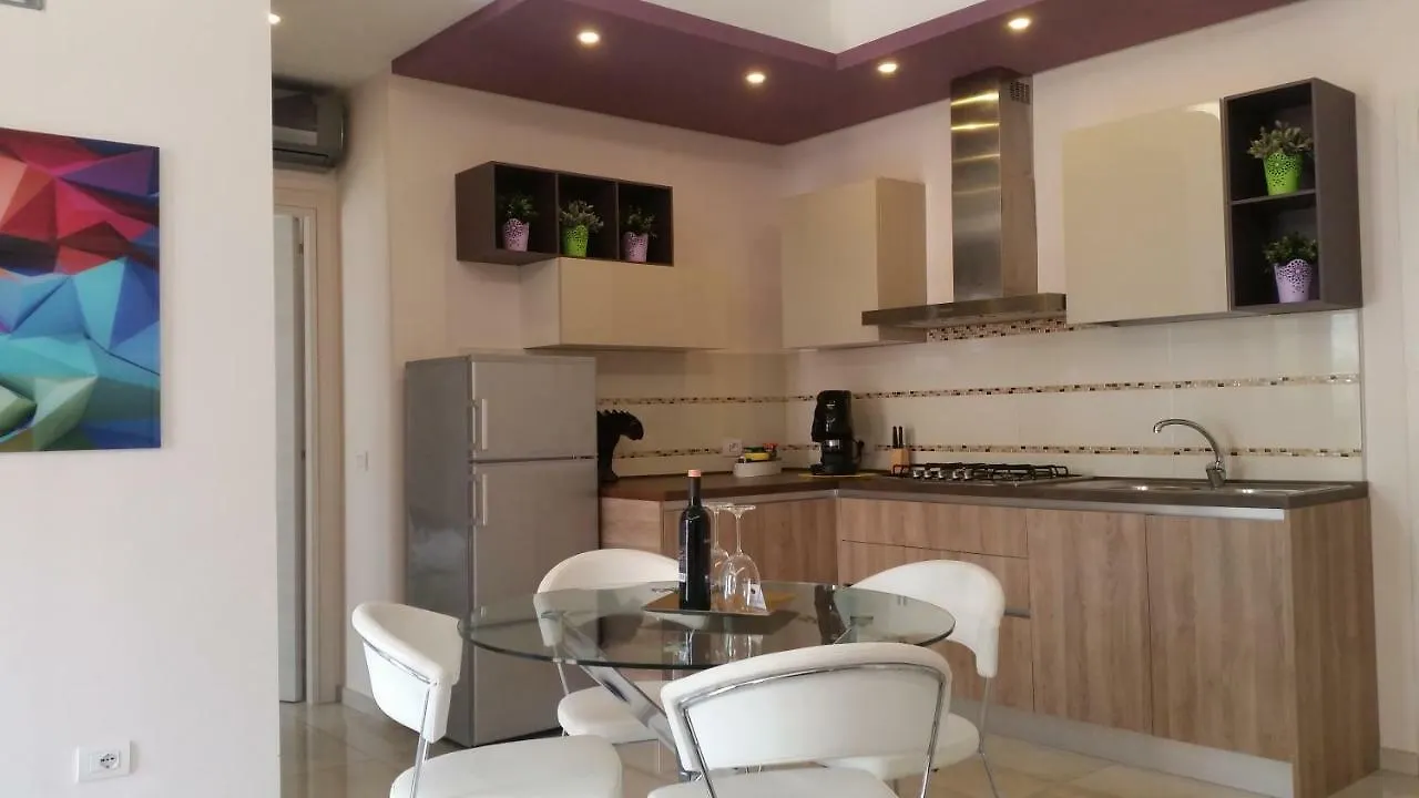 I Due Grifoni Apartments Таормина Италия