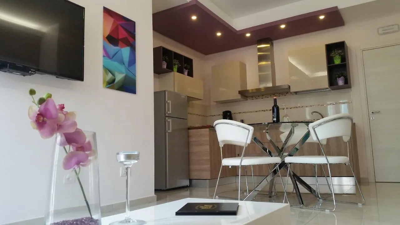 I Due Grifoni Apartments Таормина