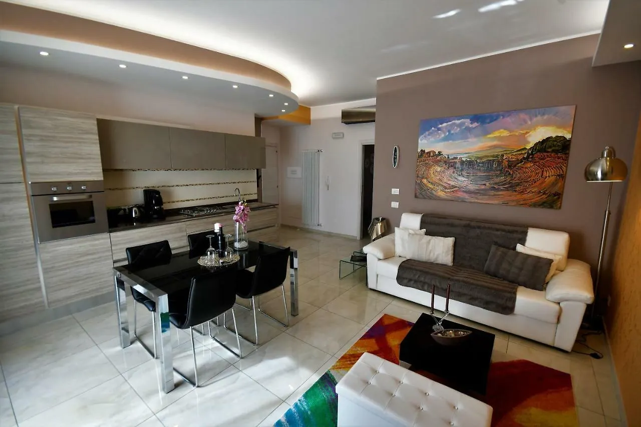 I Due Grifoni Apartments Таормина