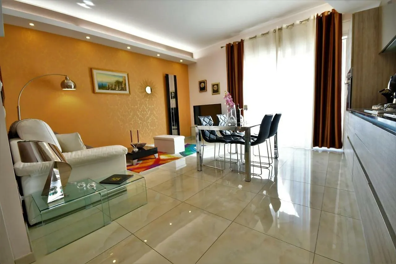 I Due Grifoni Apartments Таормина Италия